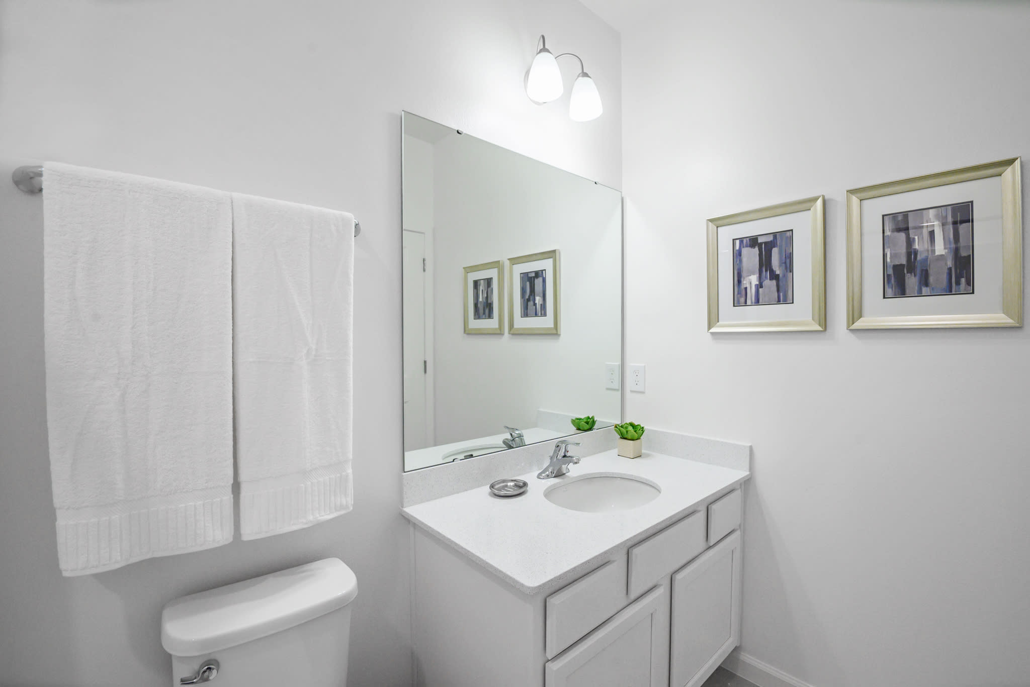 Full Bathroom 4