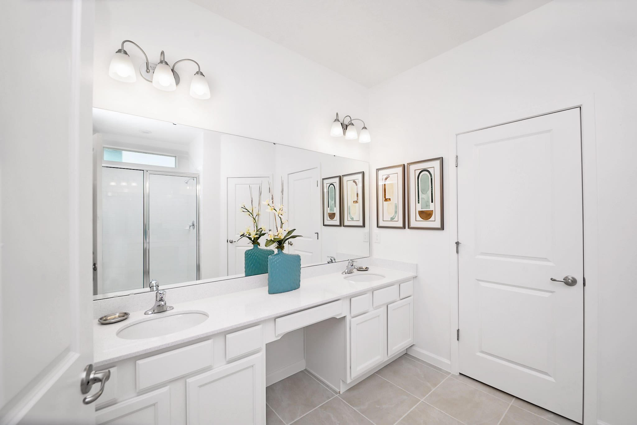 Full Bathroom 1