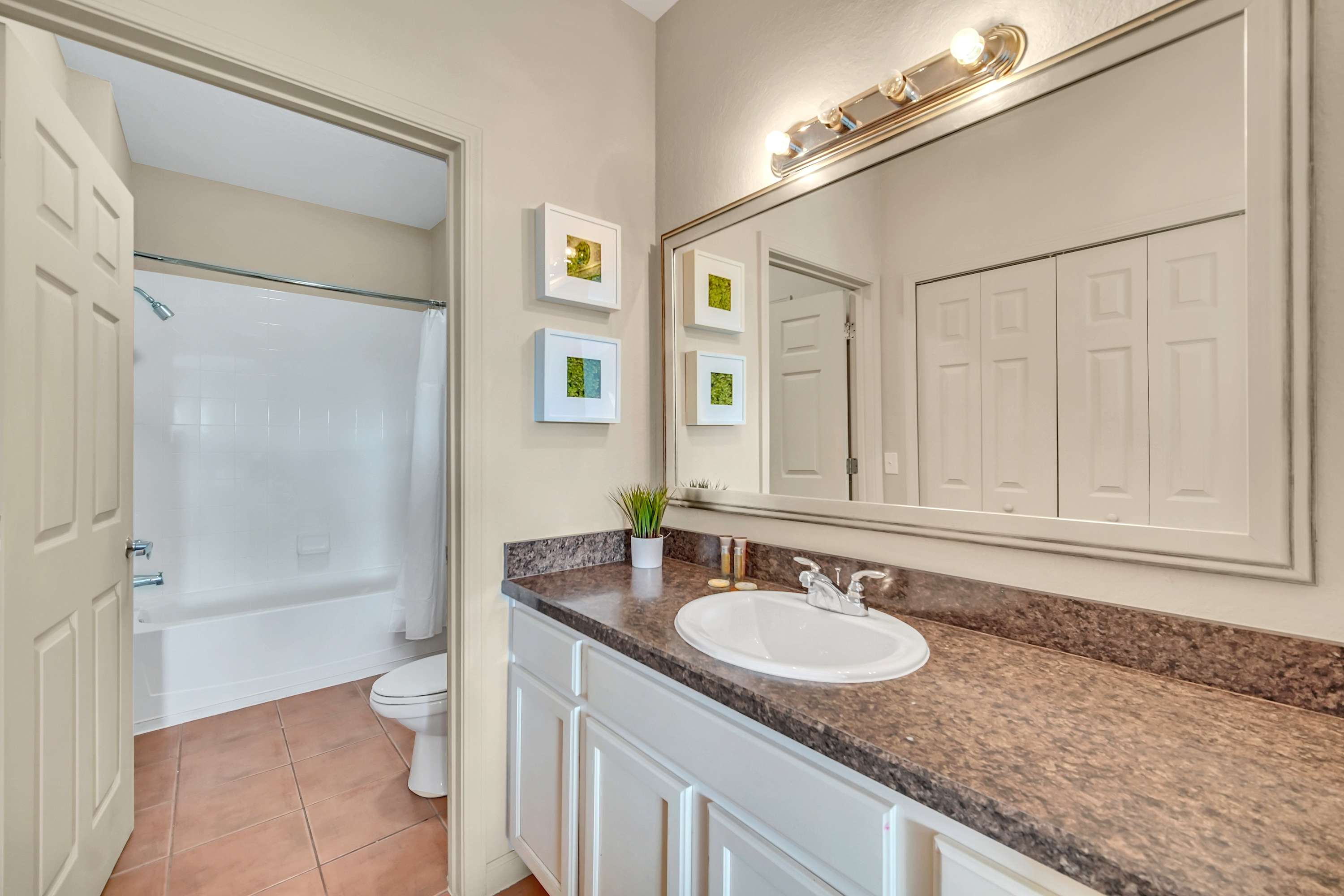 Full bathroom 2