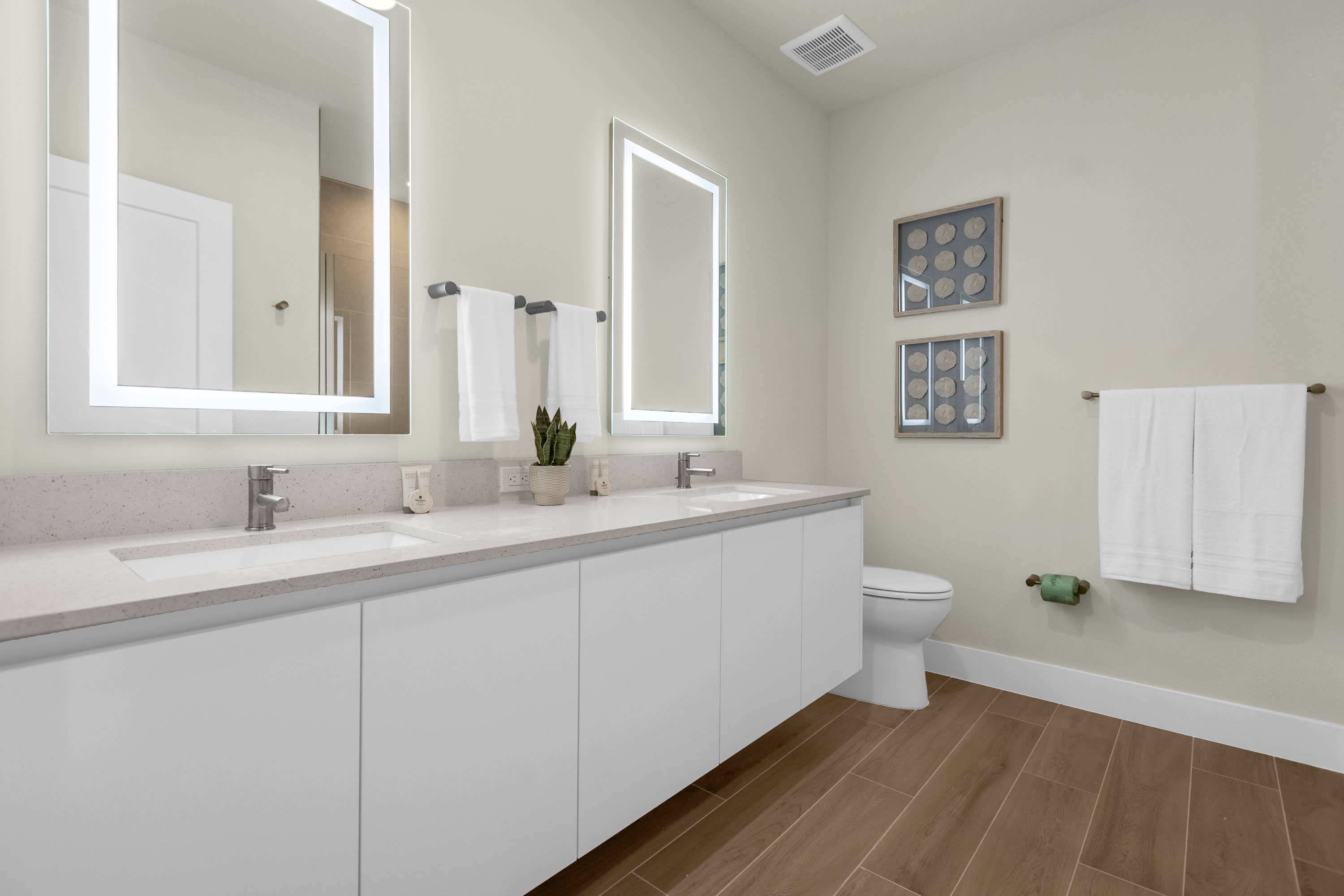 Full Bathroom 1