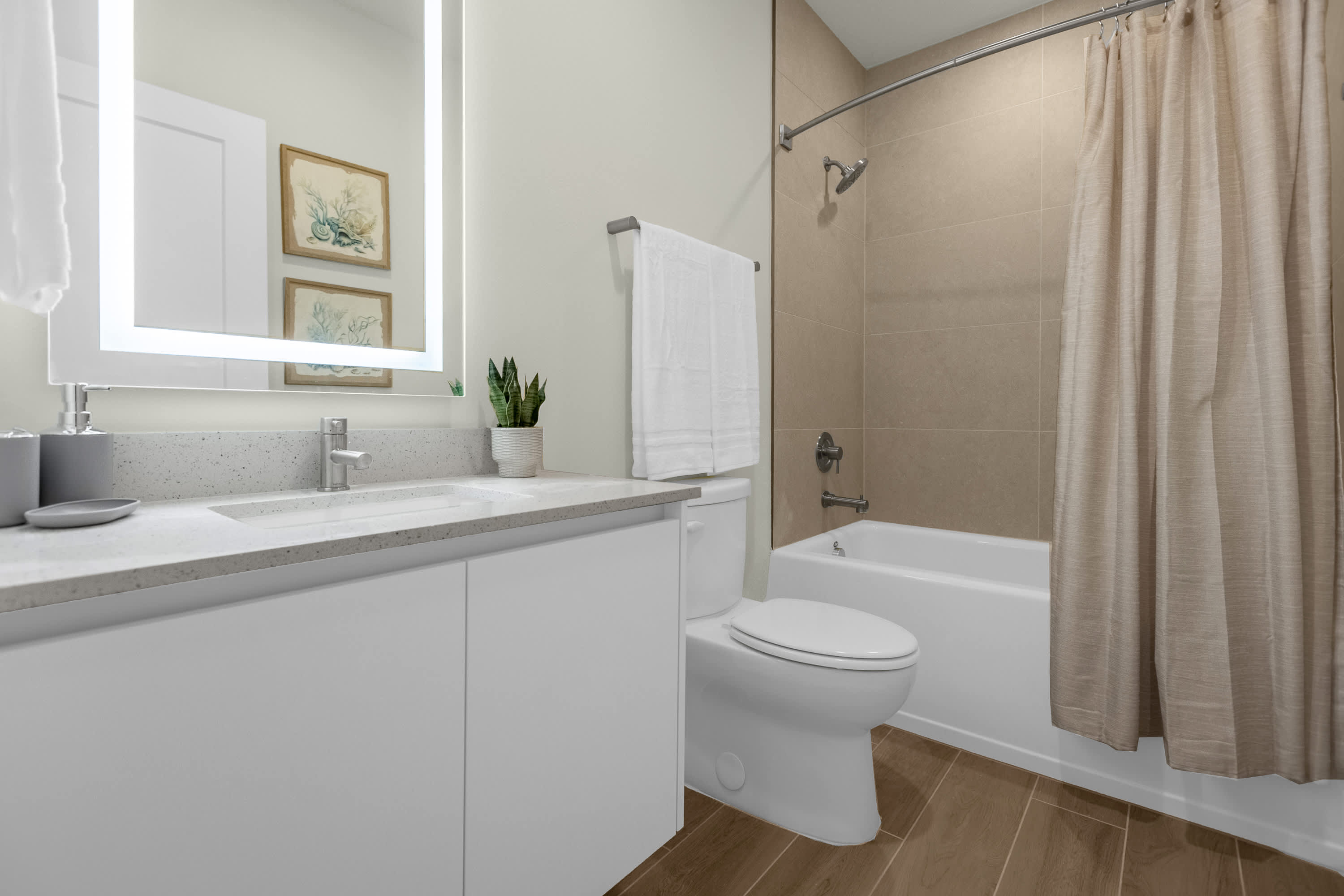 Full Bathroom 2
