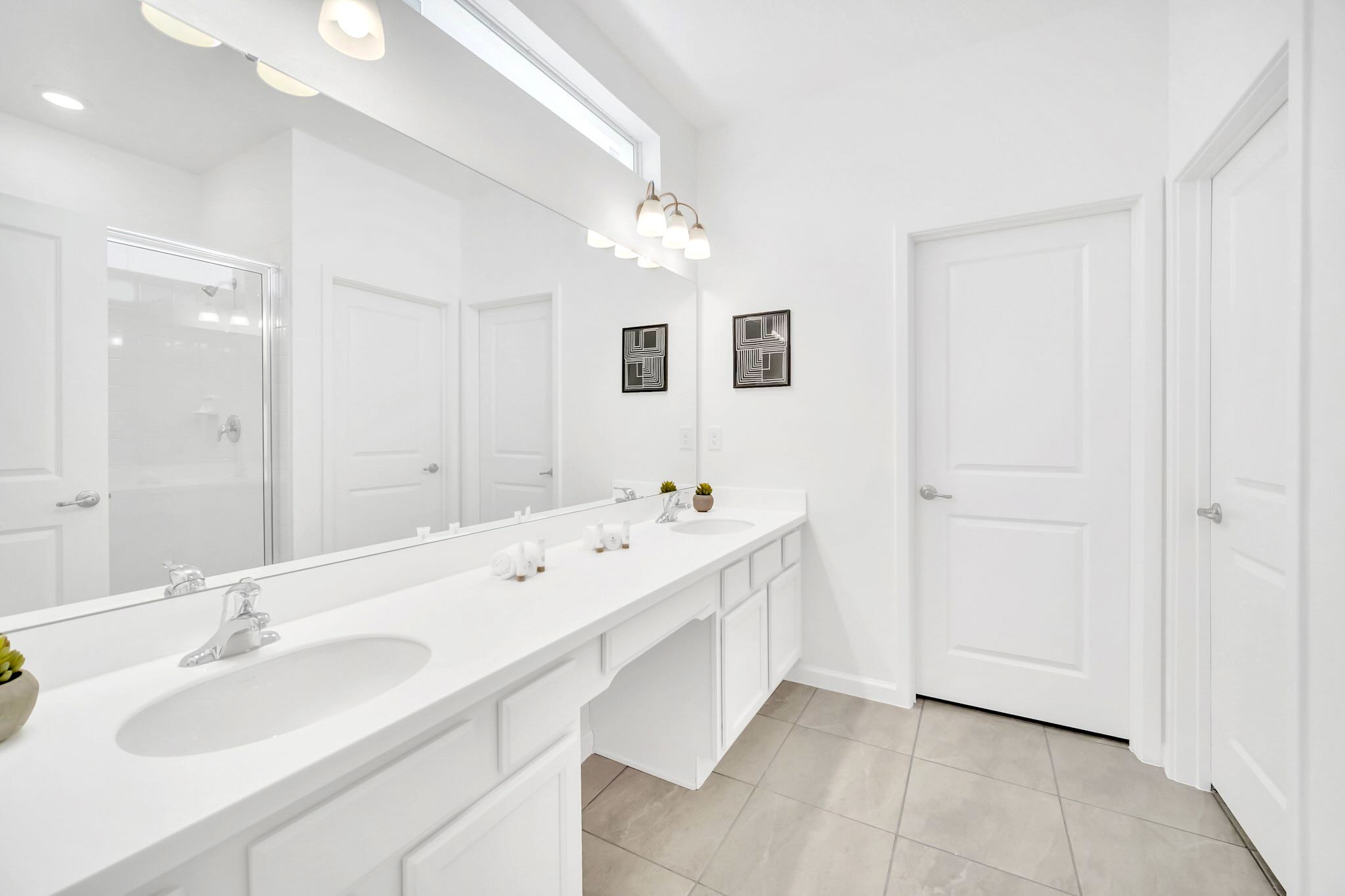 Full Bathroom 1