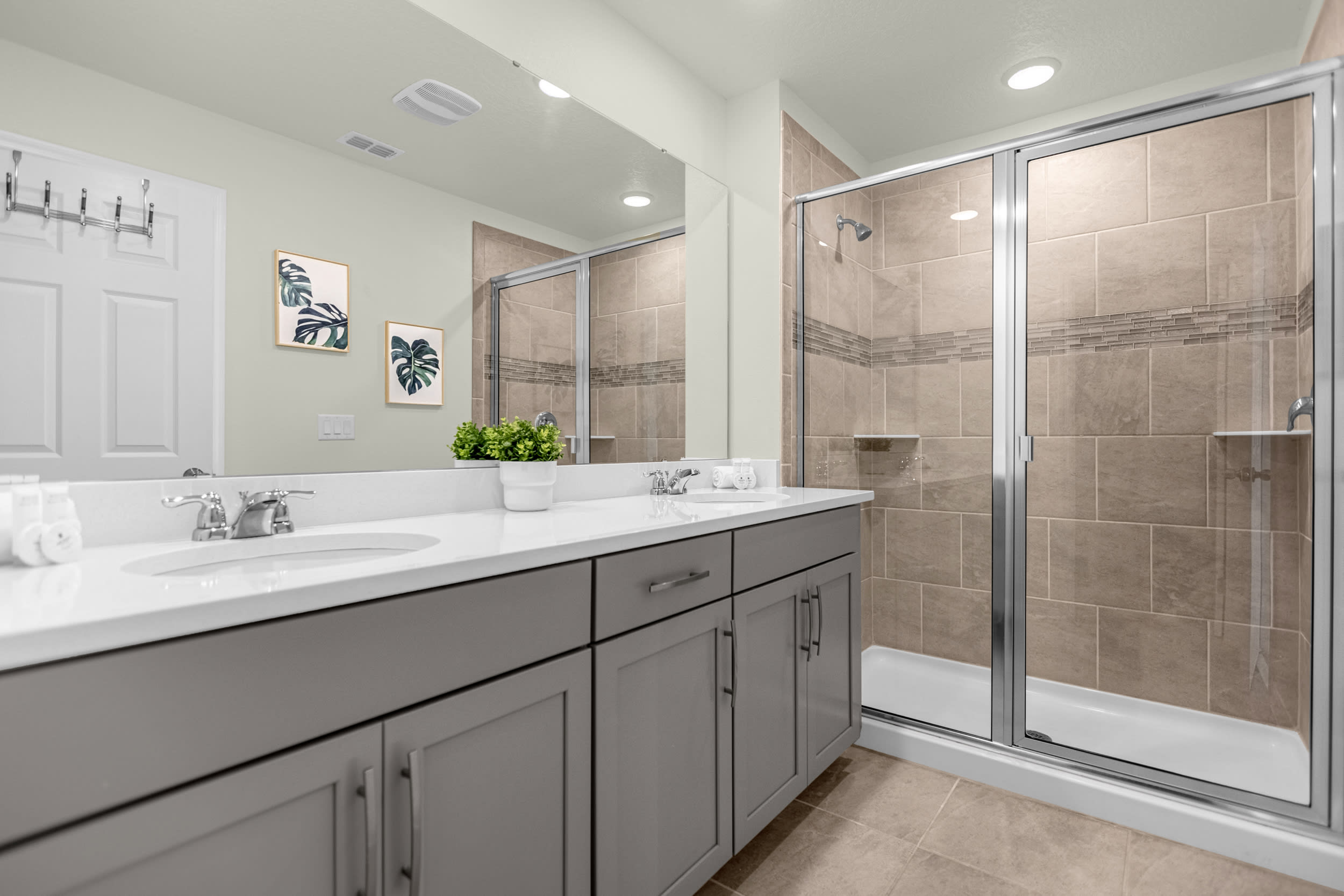 Full Bathroom 2