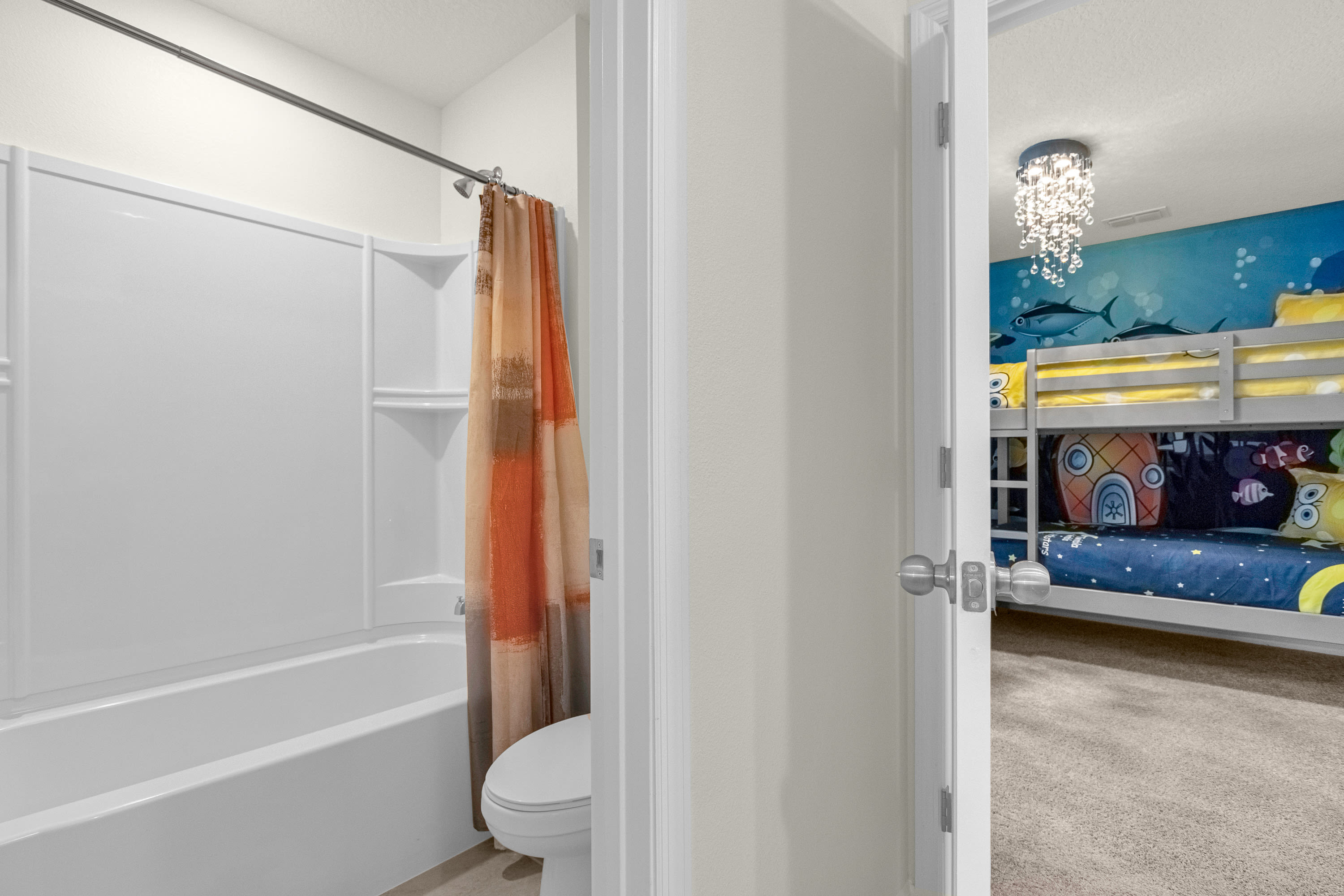 Full Bathroom 4