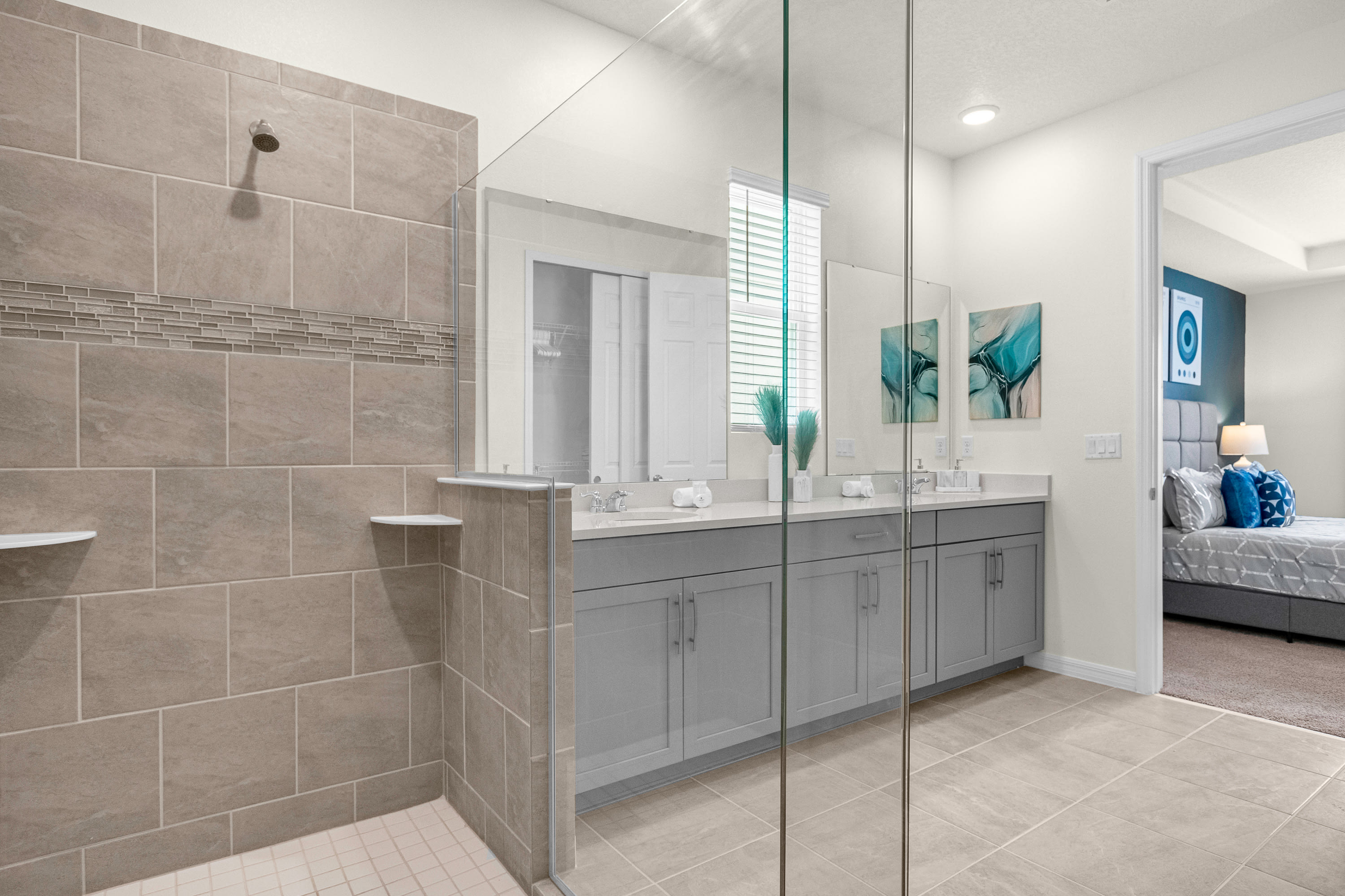 Full Bathroom 1