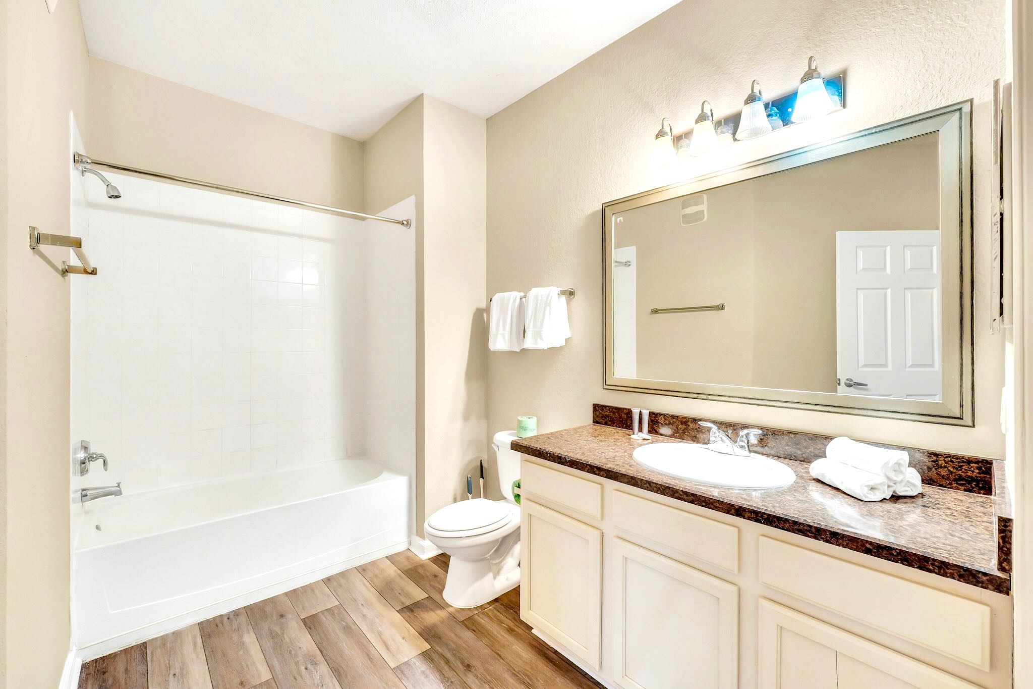 Full Bathroom 2