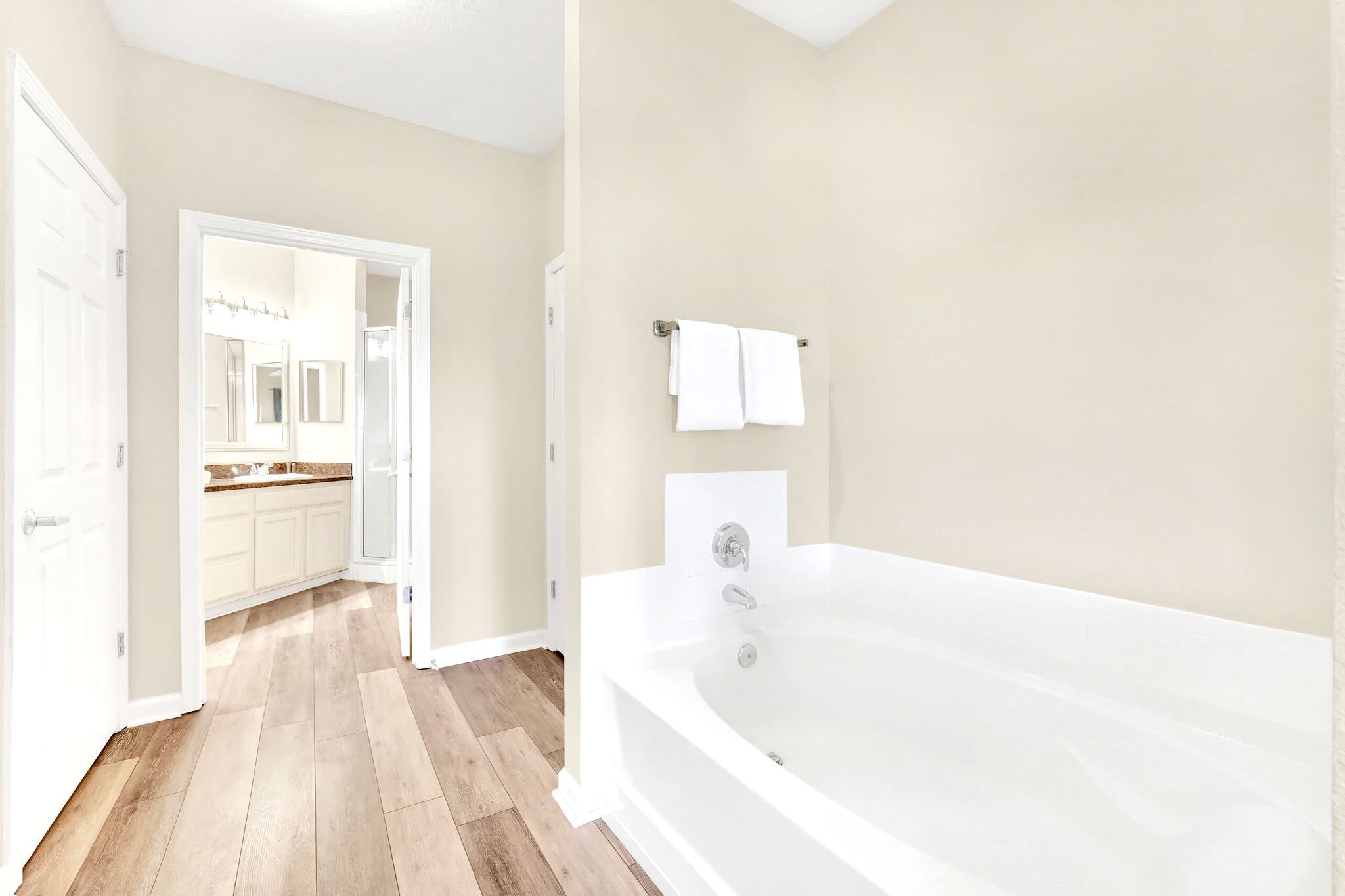 Full Bathroom 1