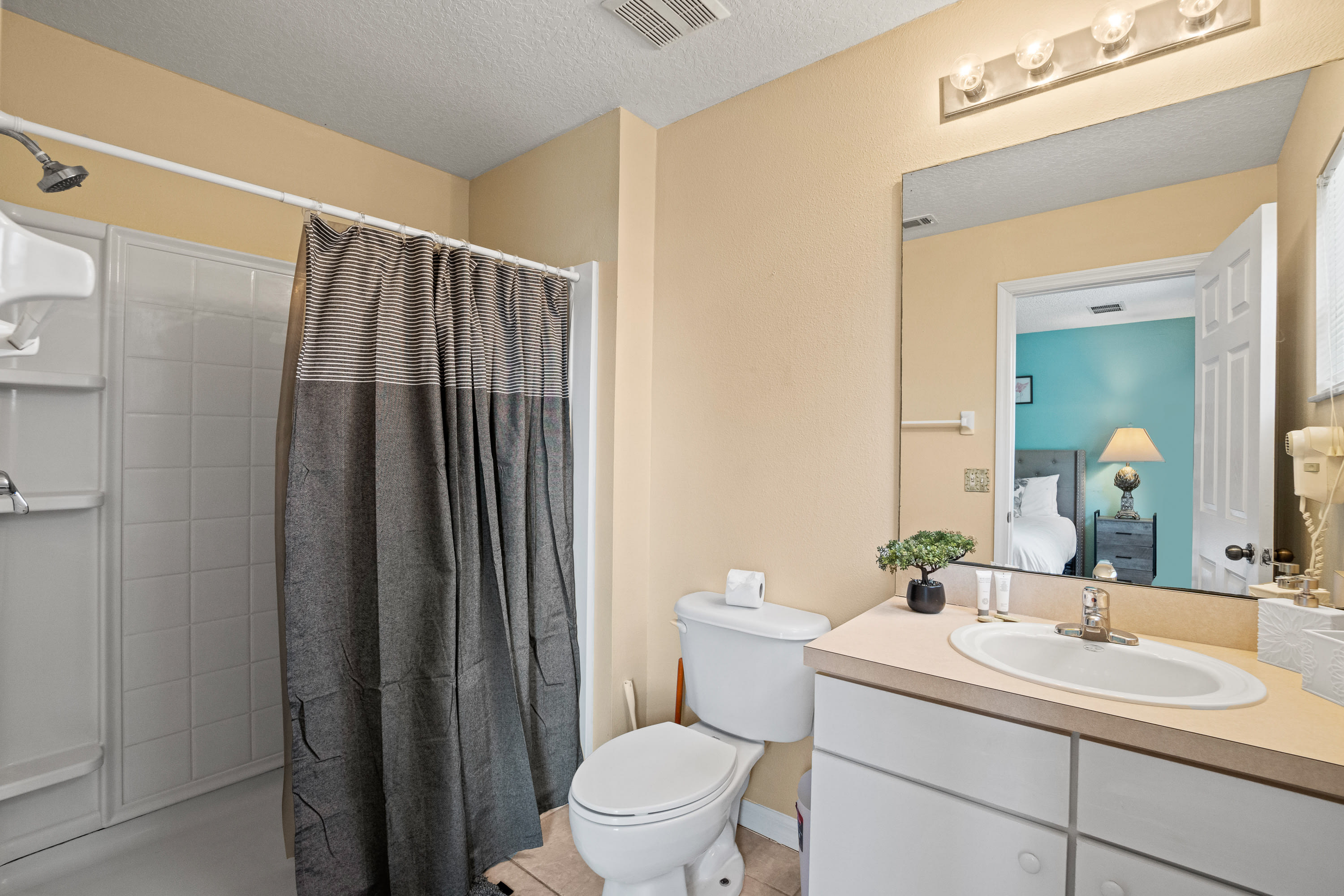 Full Bathroom 1