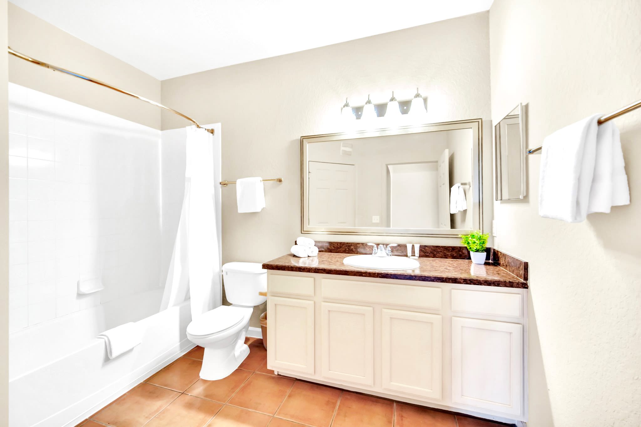 Full Bathroom 2