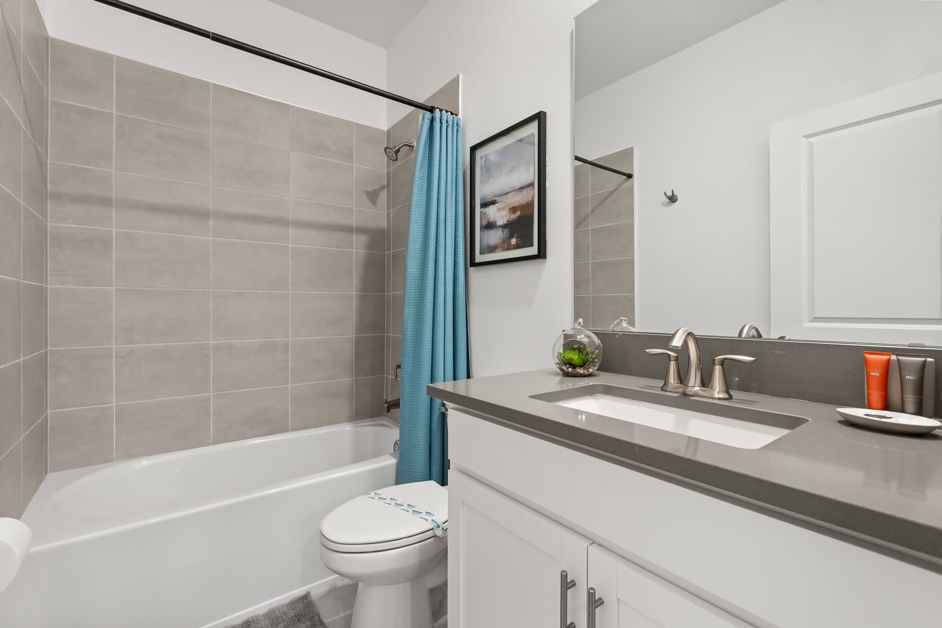 Full Bathroom 3