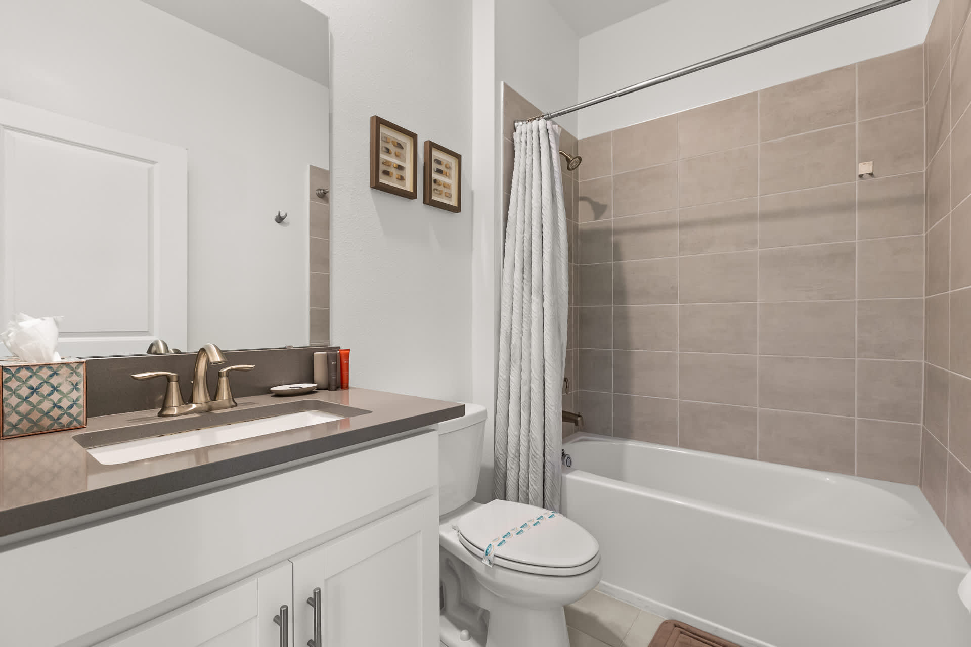 Full Bathroom 2