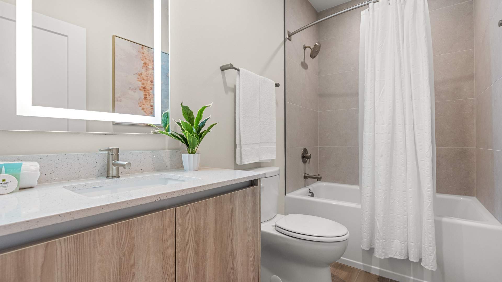 Bathroom 1 ensuite to BR1