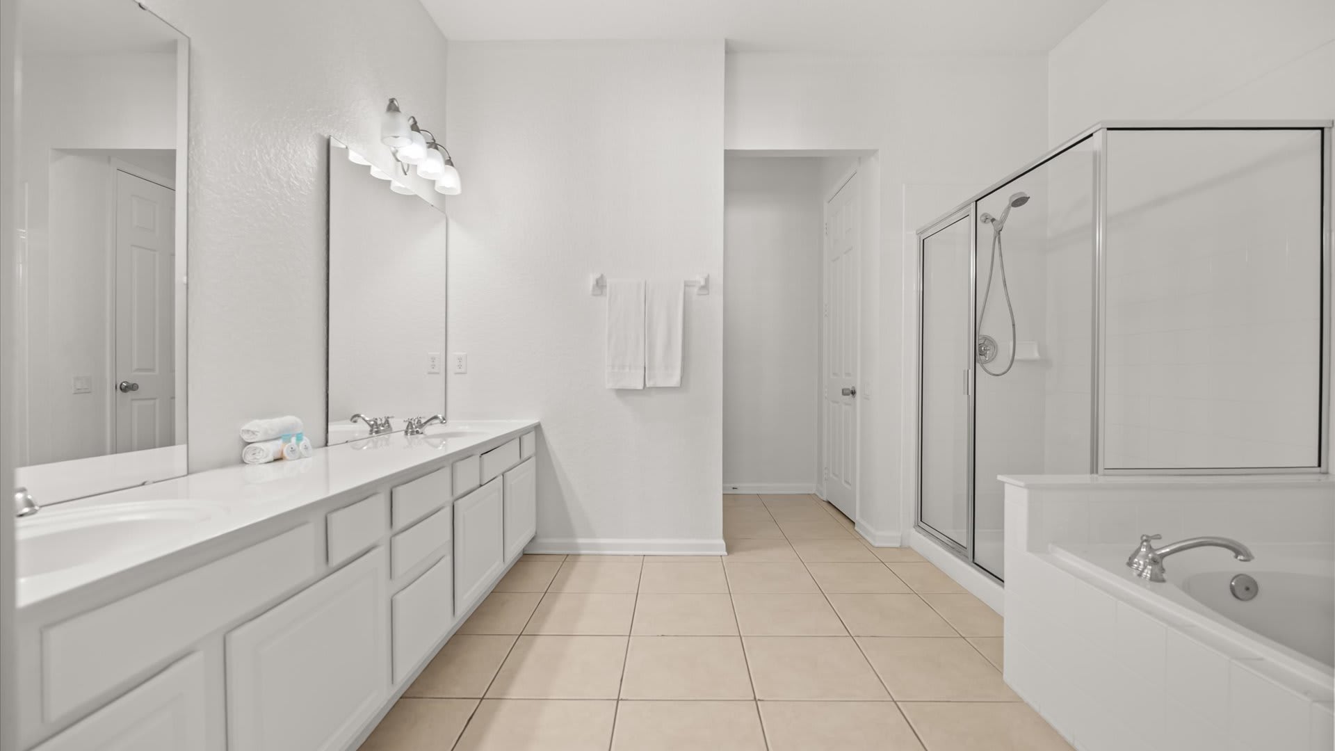 Full Bathroom 1