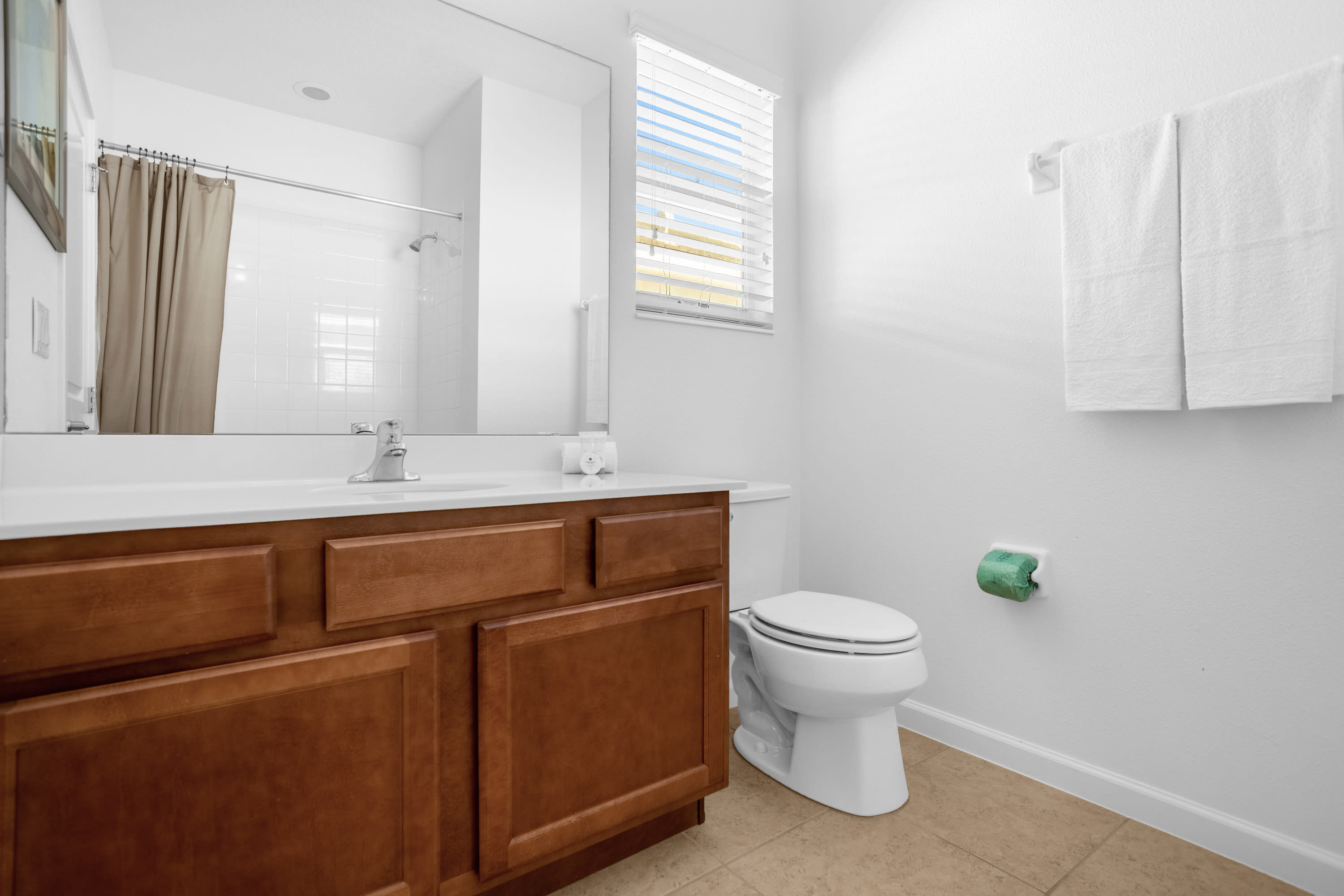 Full Bathroom 3
