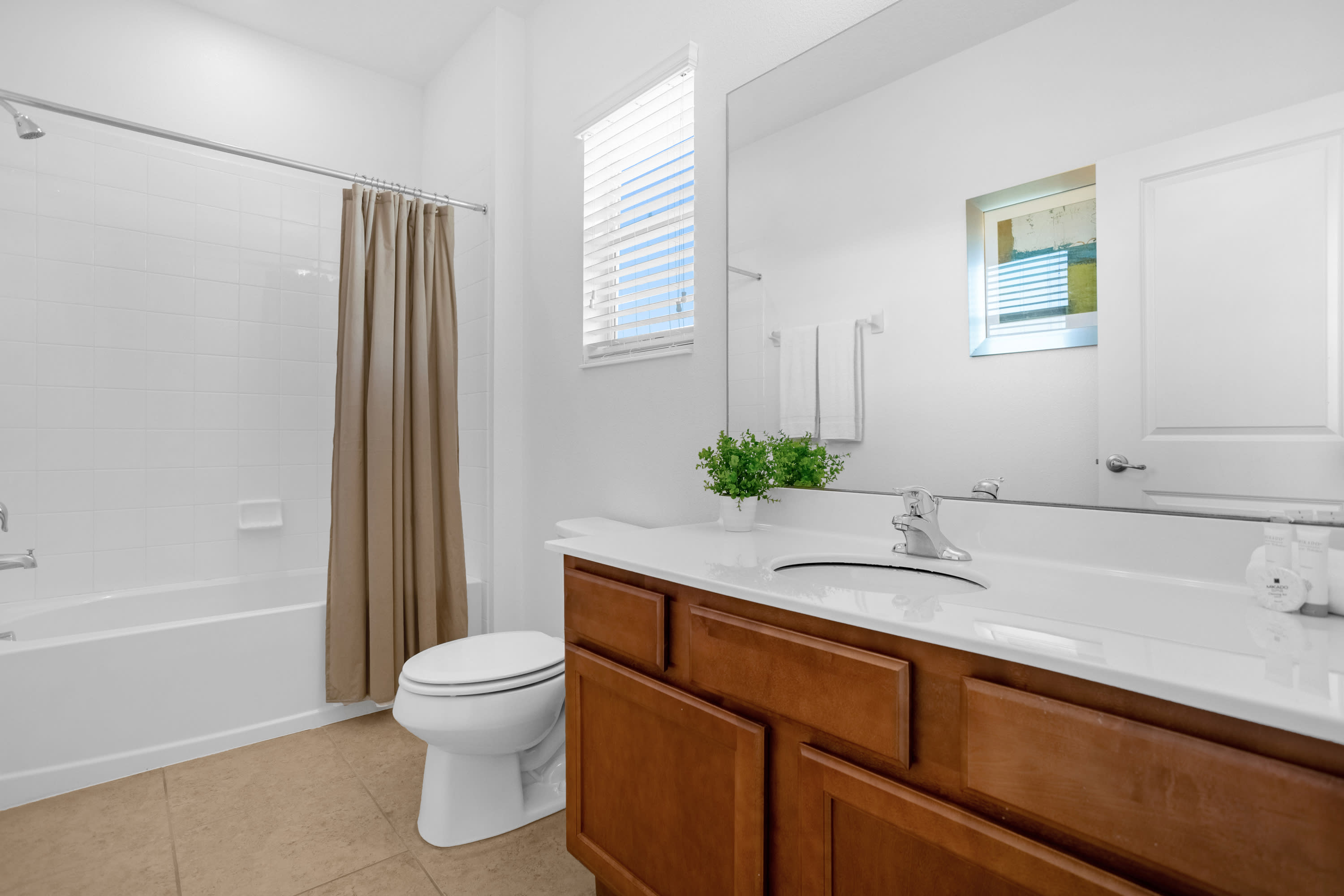 Full Bathroom 2