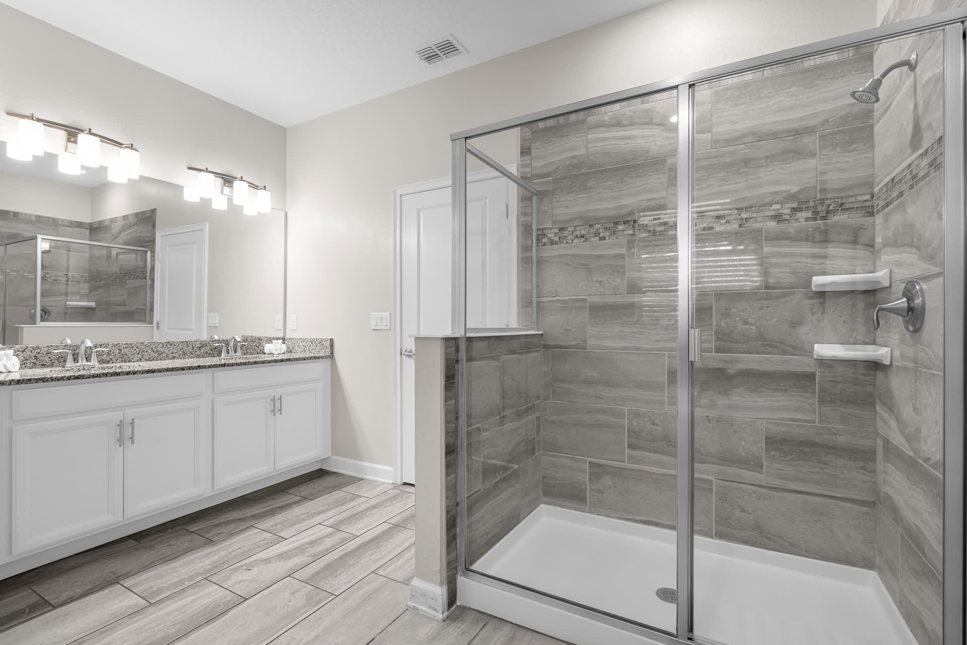 Full bathroom 1