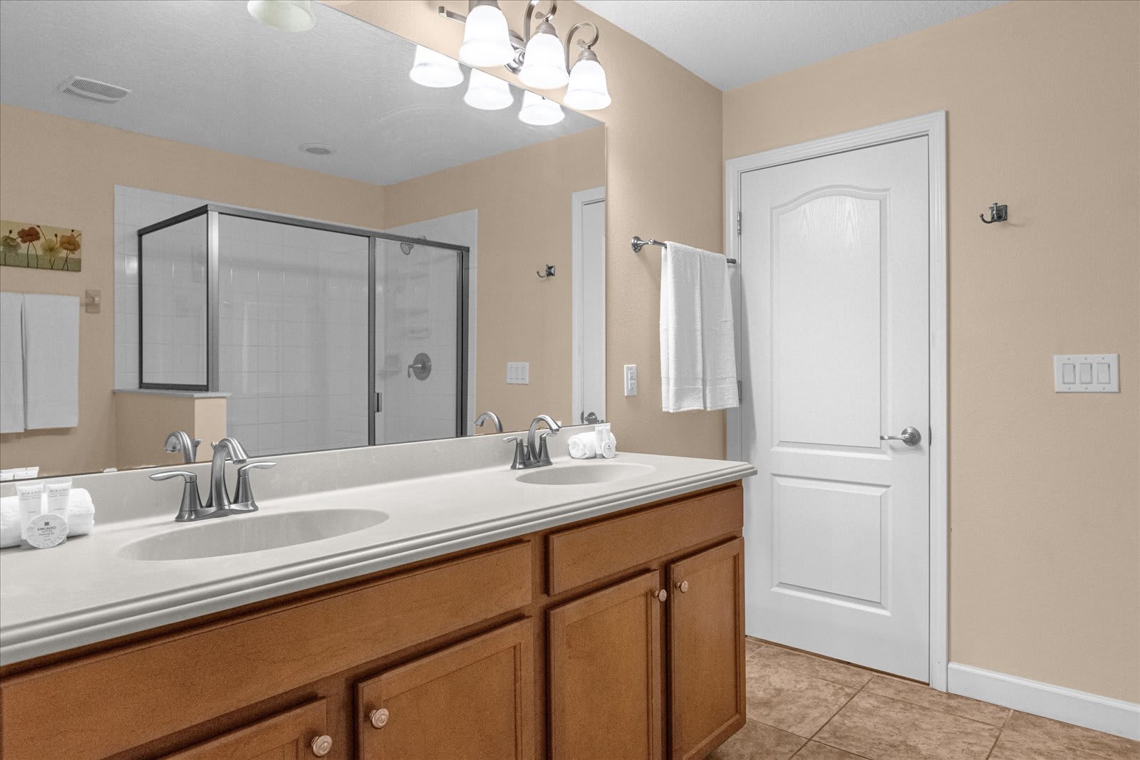 Full Bathroom 2
