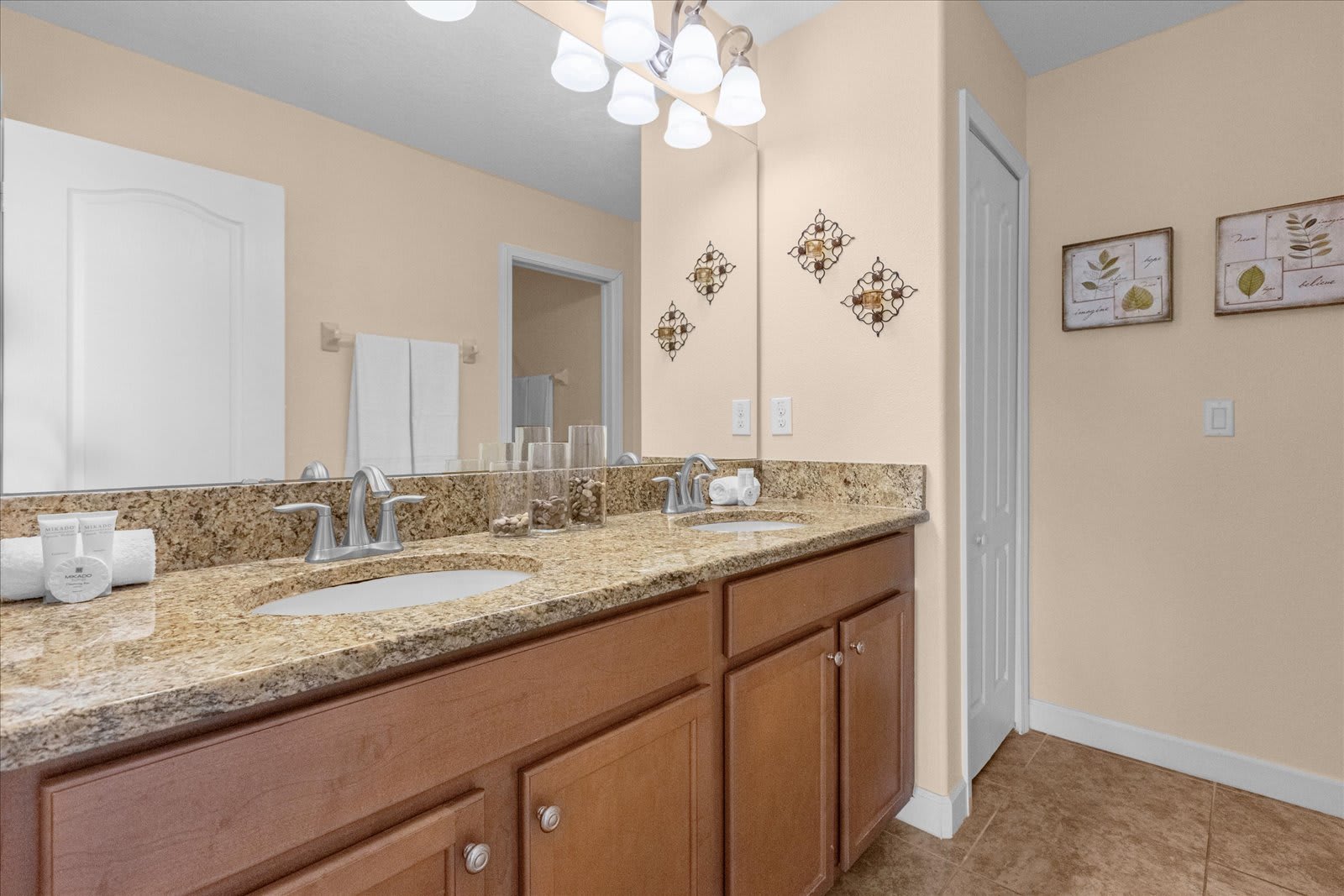 Full Bathroom 3
