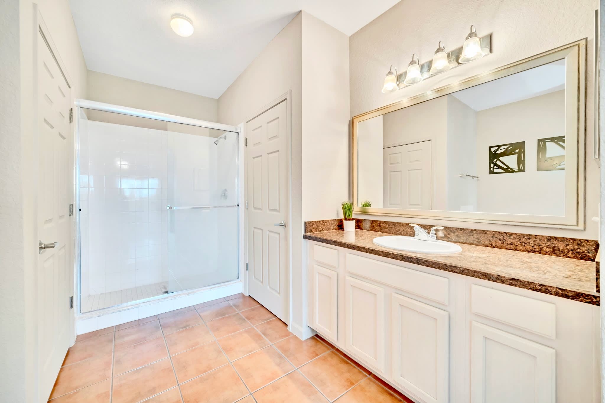 Full Bathroom 1