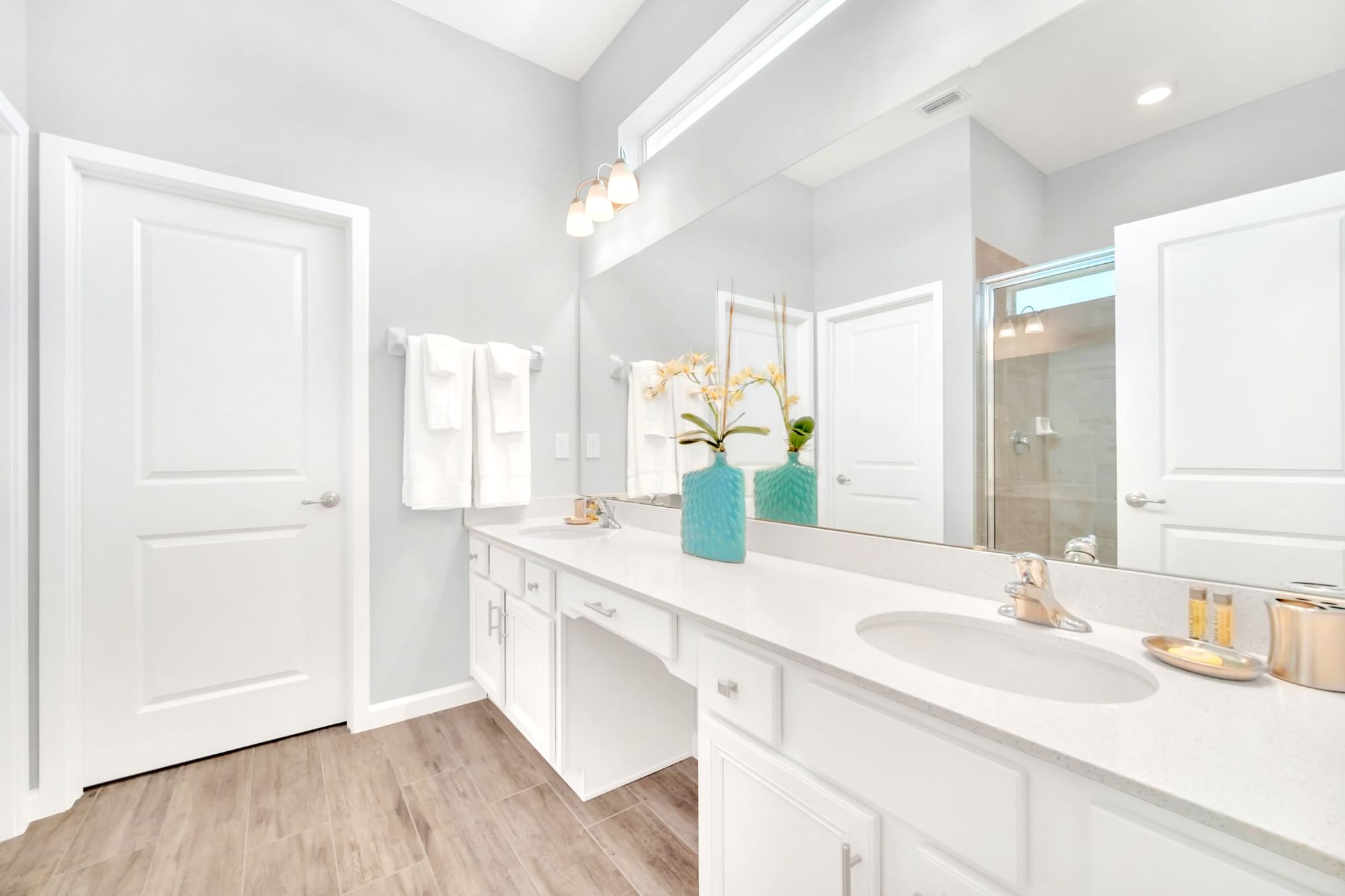 Full Bathroom 1