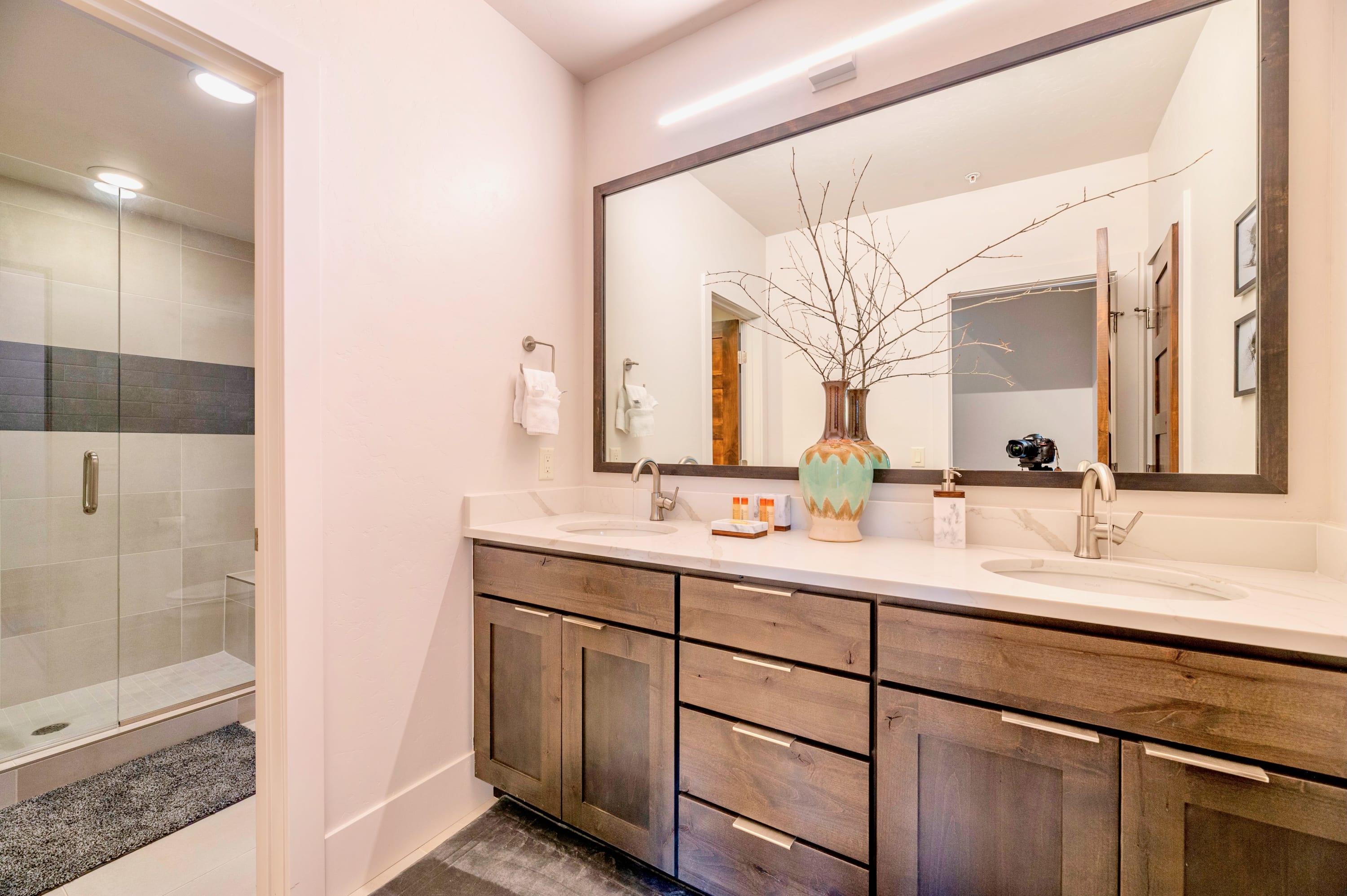 Full Bathroom 2