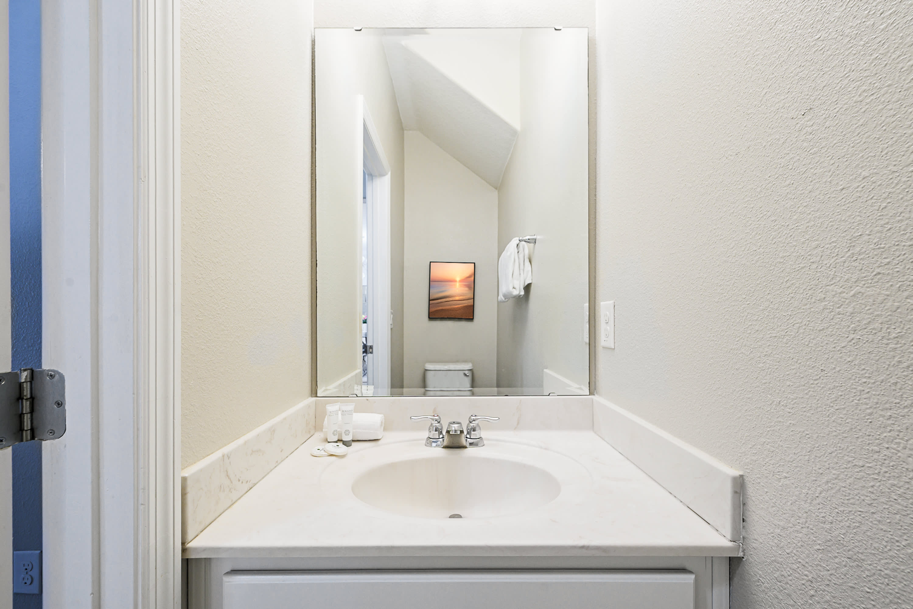 Full Bathroom 4