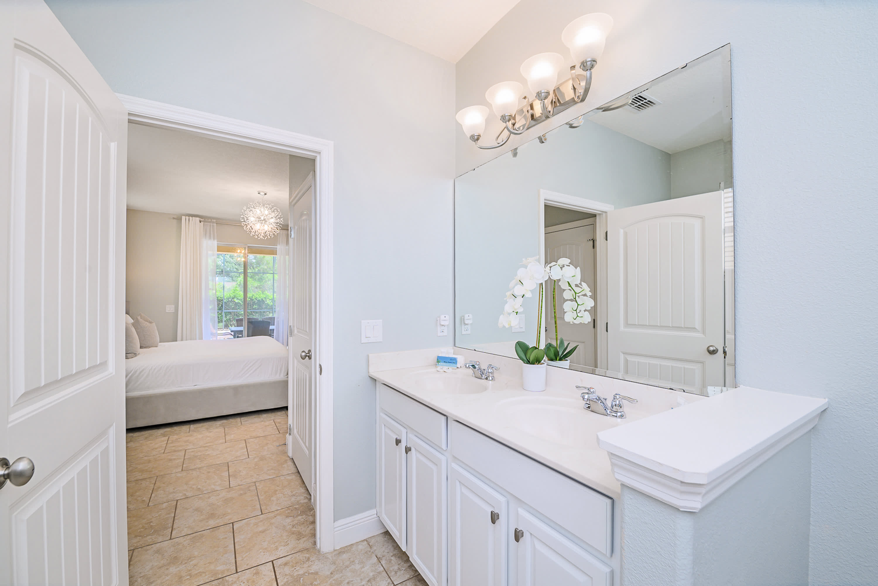Full Bathroom 1