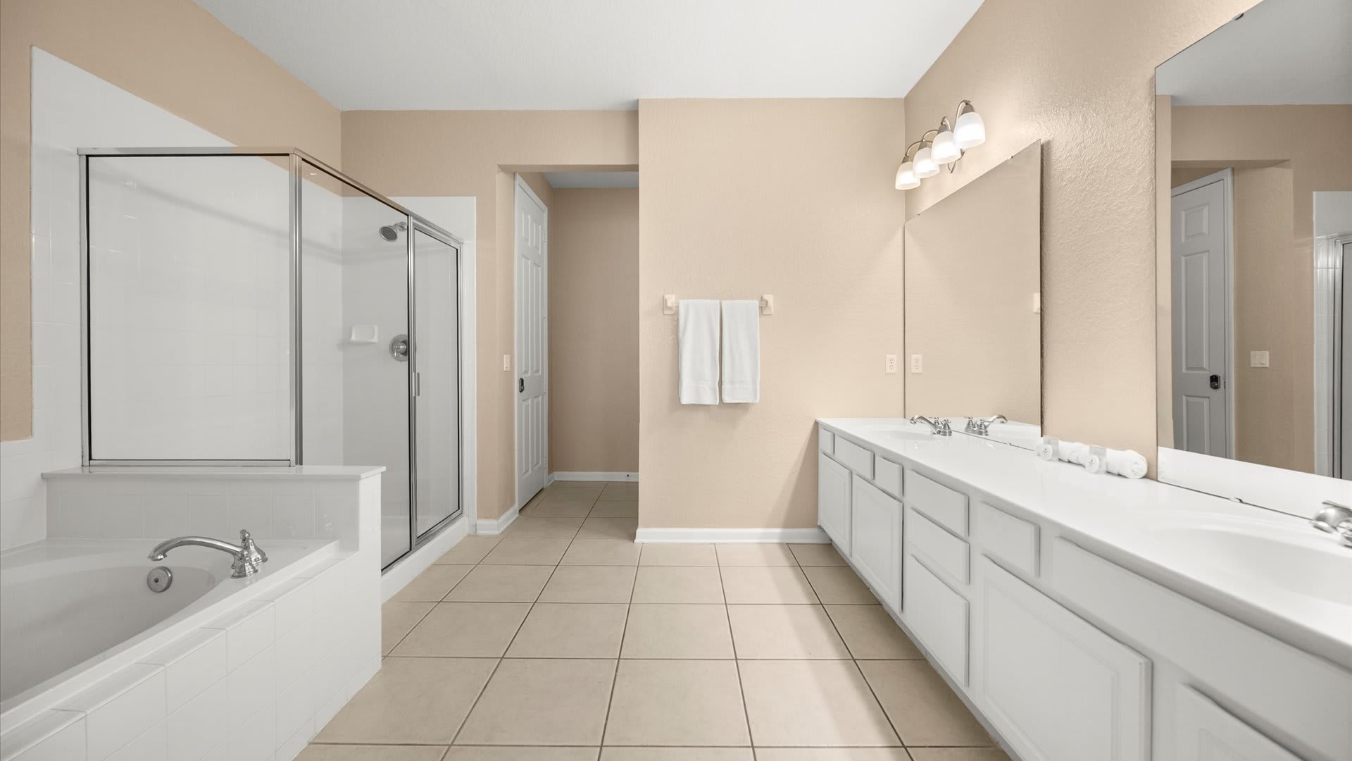 Full Bathroom 1
