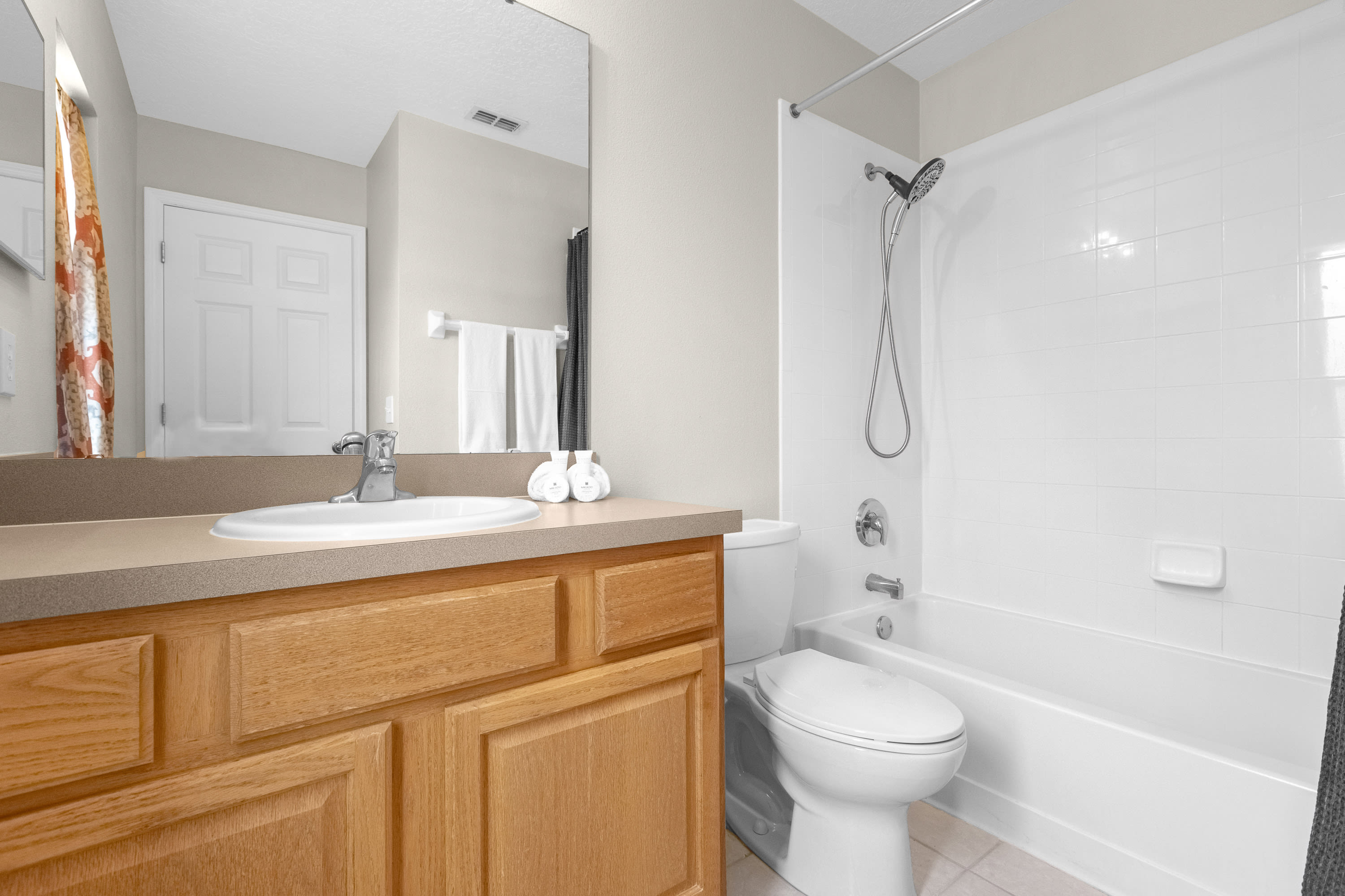 Full Bathroom 3