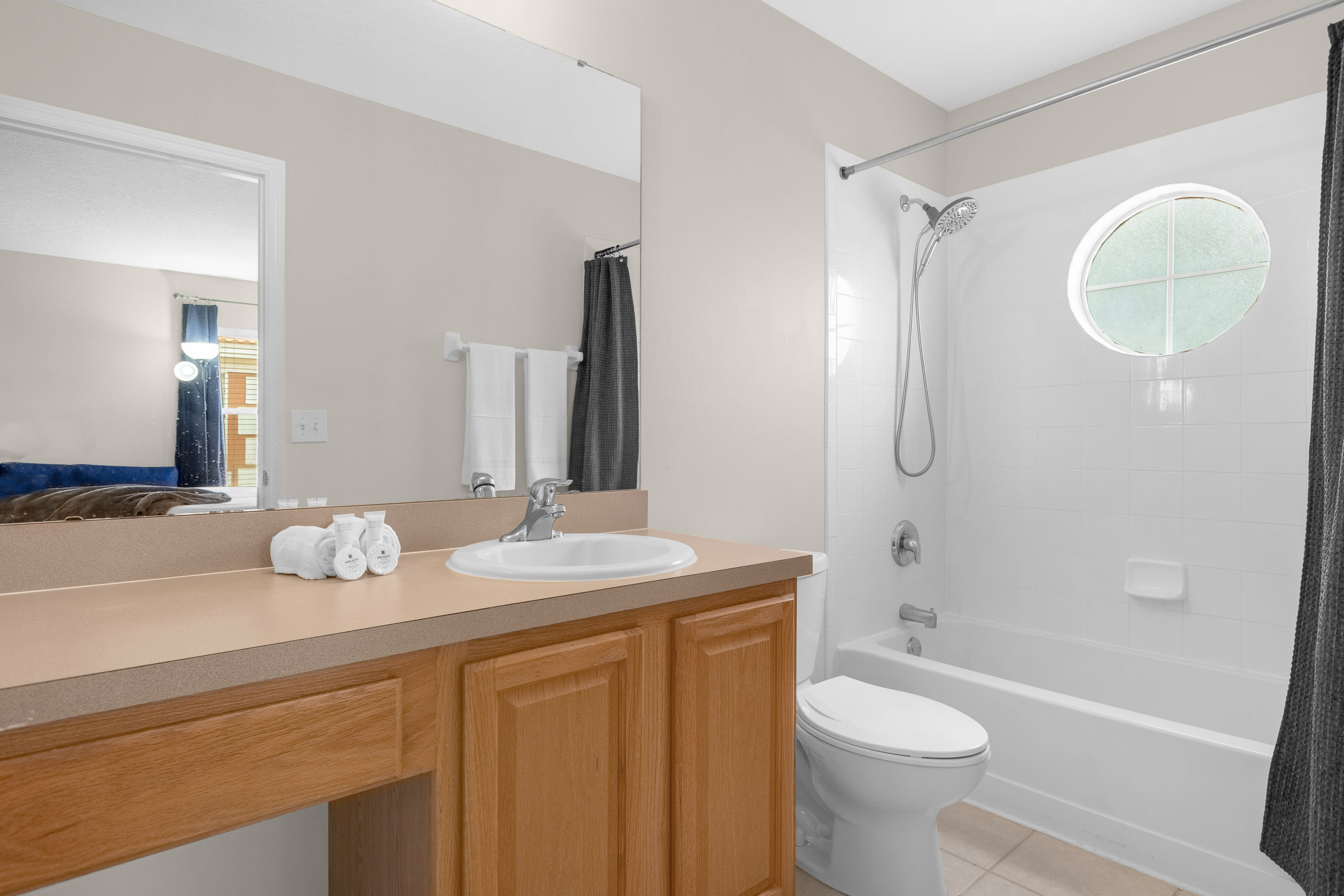 Full Bathroom 2