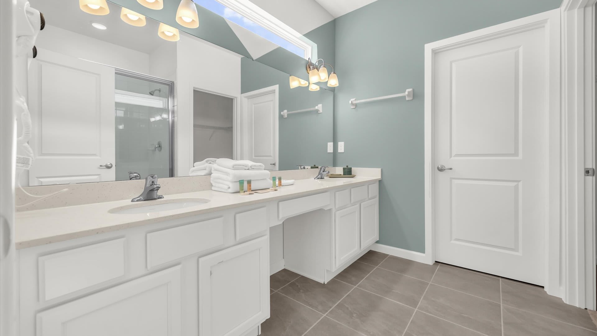 Full Bathroom 3