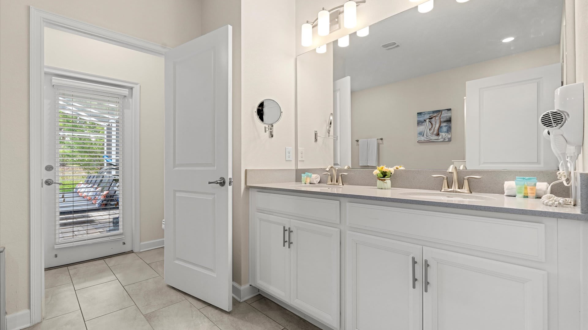 Full Bathroom 2