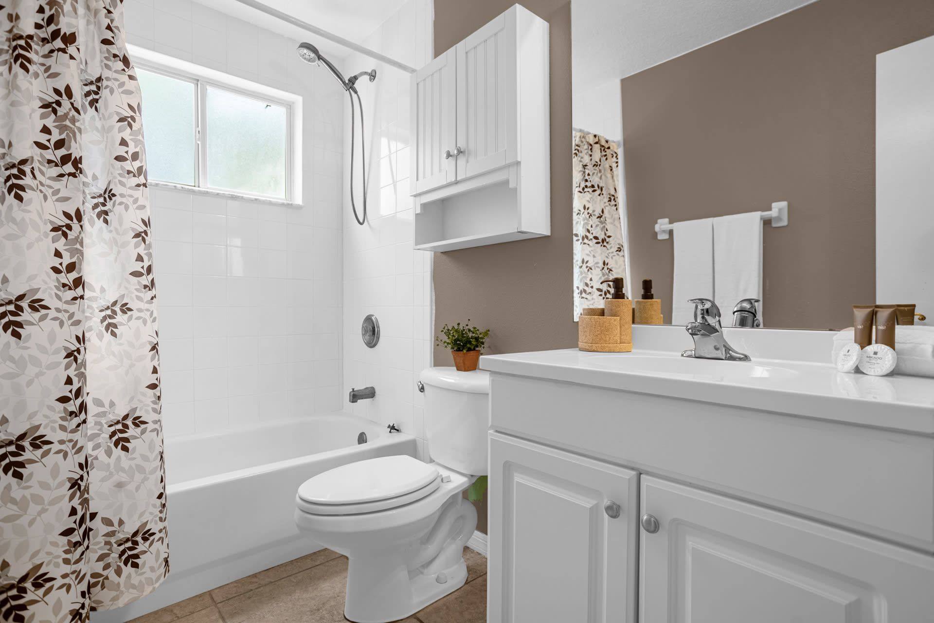 Full Bathroom 2