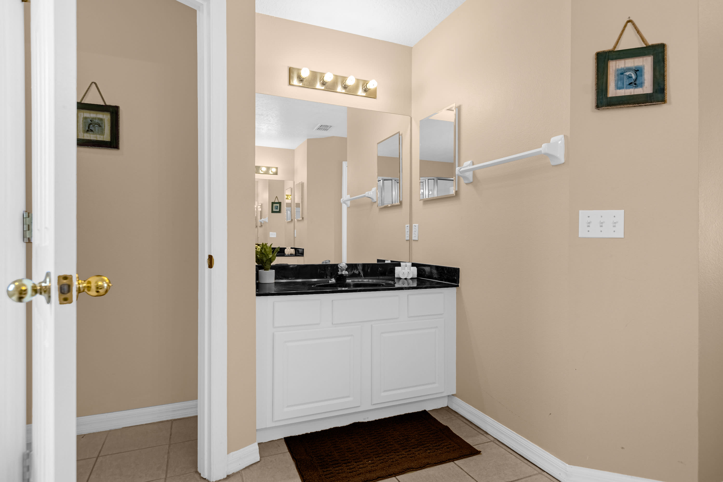 Full Bathroom 2