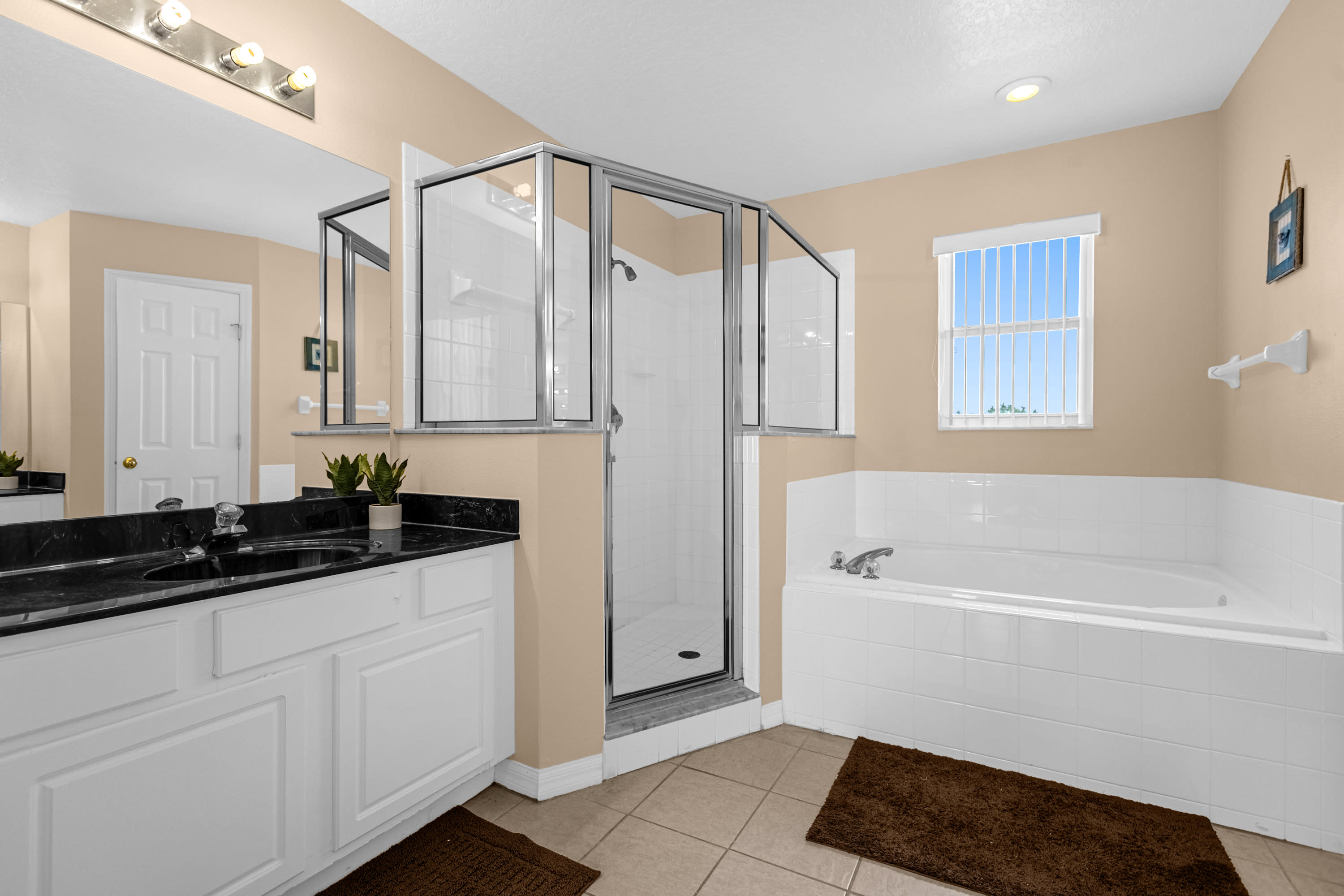 Full Bathroom 1