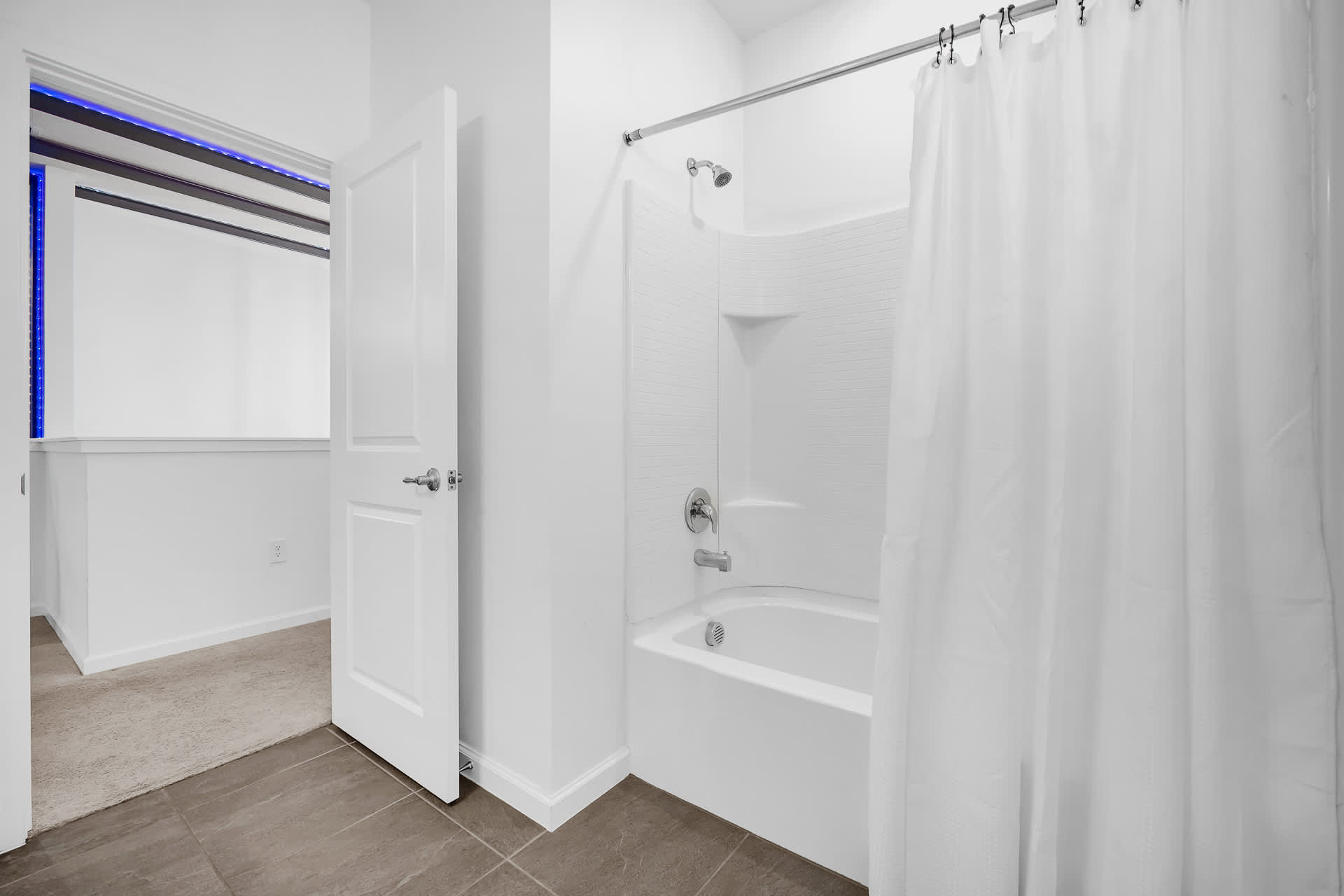 Full Bathroom 2
