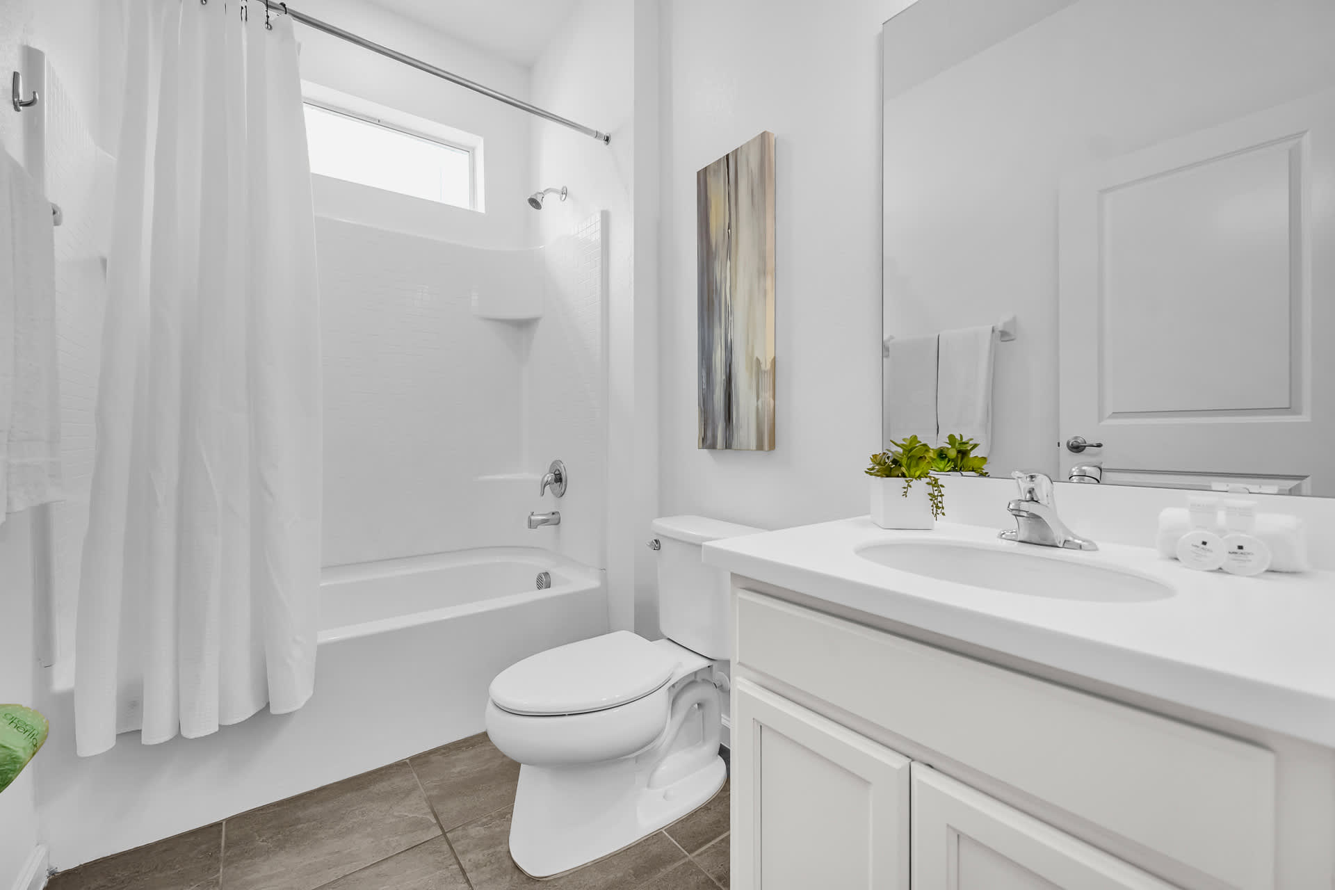 Full Bathroom 3