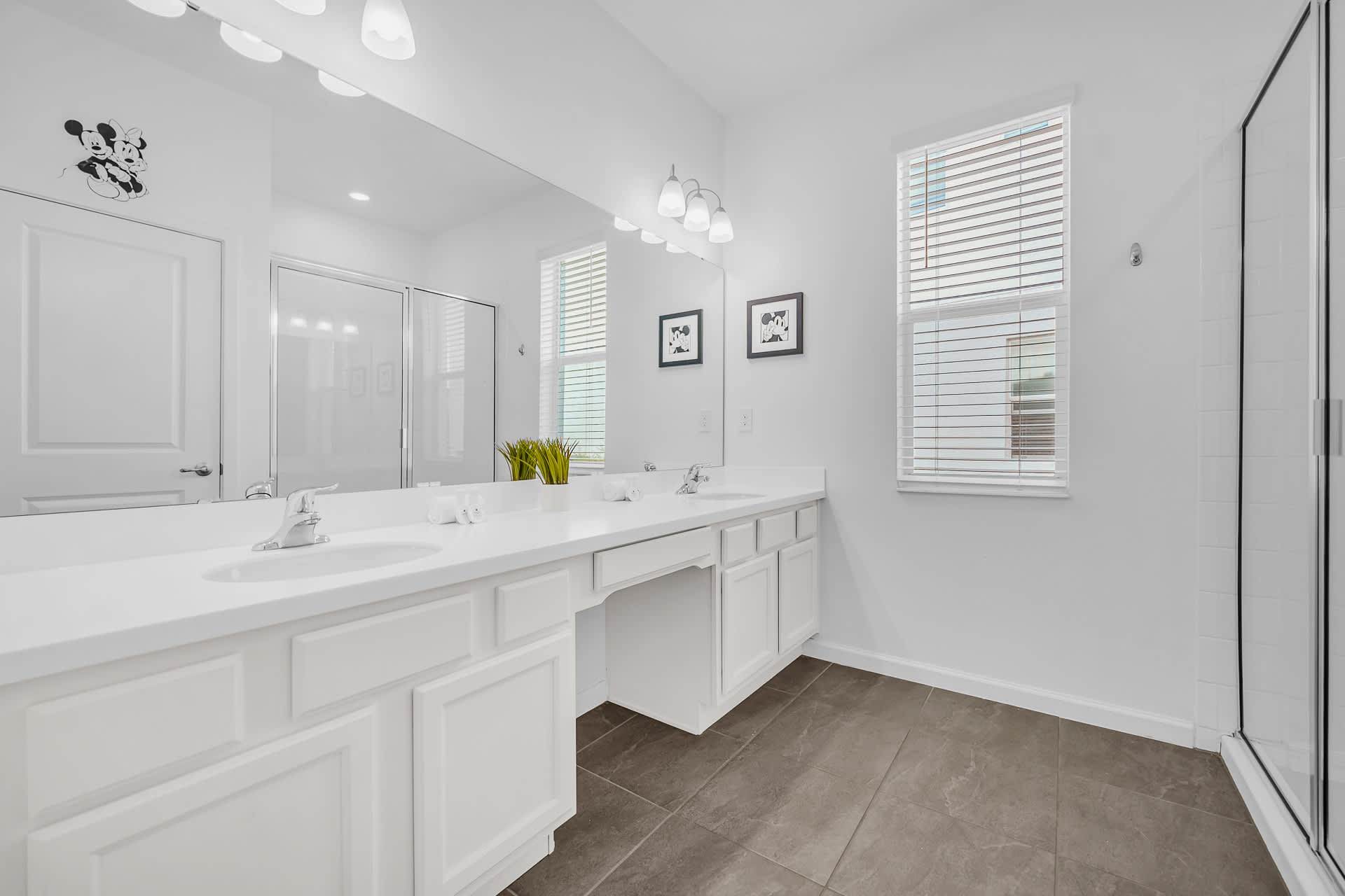 Full Bathroom 1