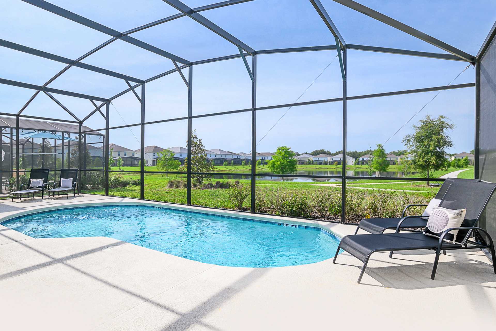Waterfront Family Mansion w BBQ, Games Room & Pool